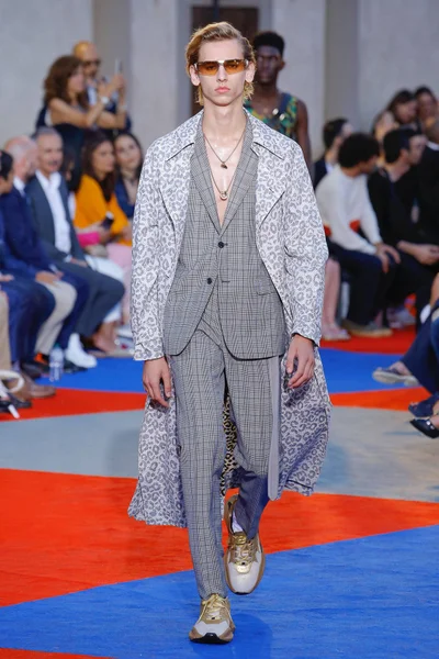 Look 7